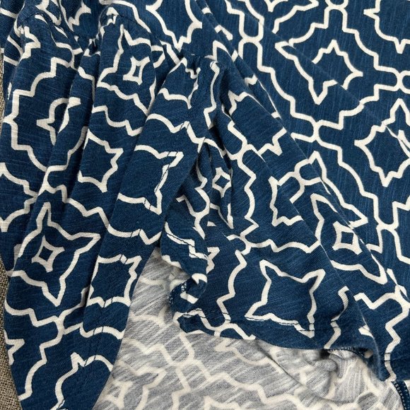 LuLaRoe Shortsleeve Shirt Top Women's XL Round Neck Blue & White Geometric - Picture 7 of 10